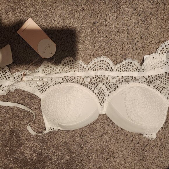 White lacy bralet - Picture 2 of 3